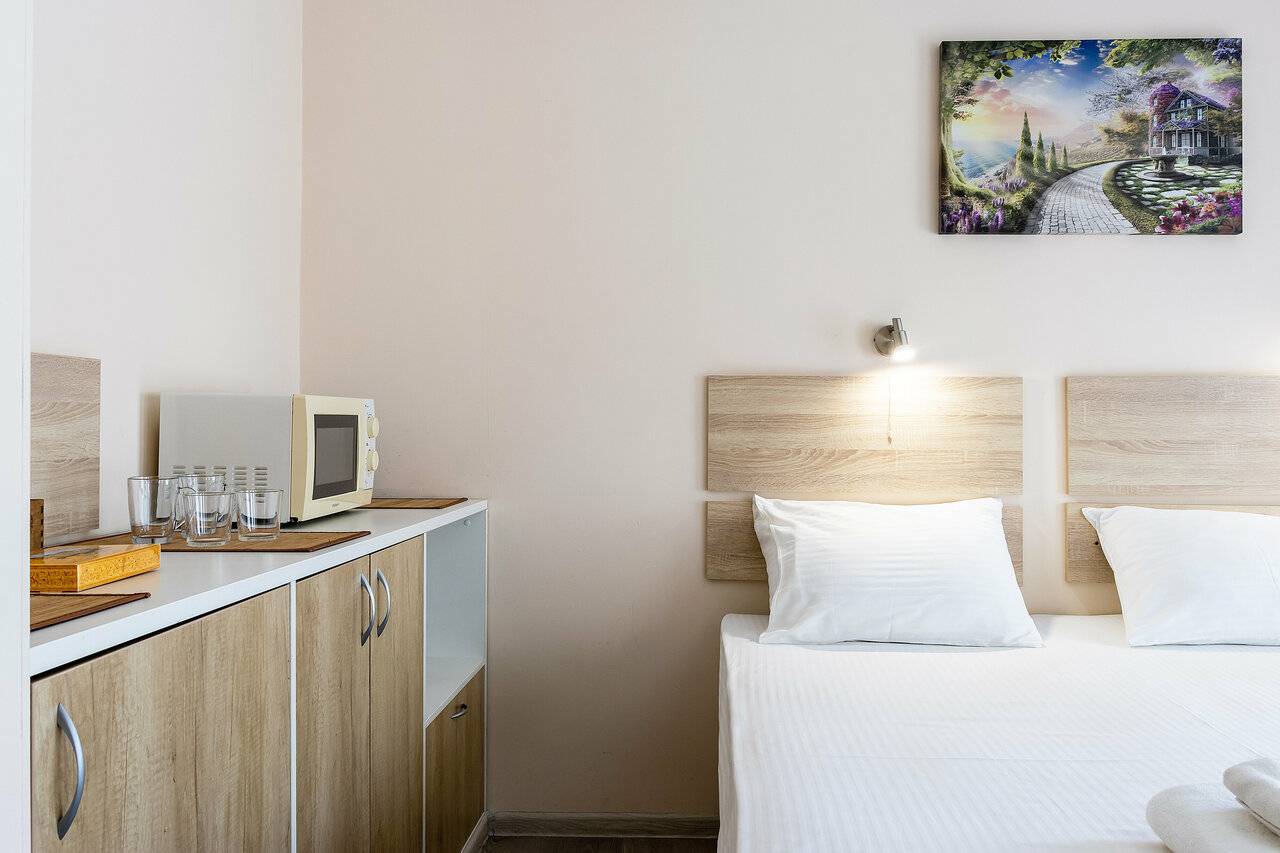 Фотографии номера Эконом с двуспальной кроватью с ванной комнатой на этаже в Гостинице Багет Нижний Новгород