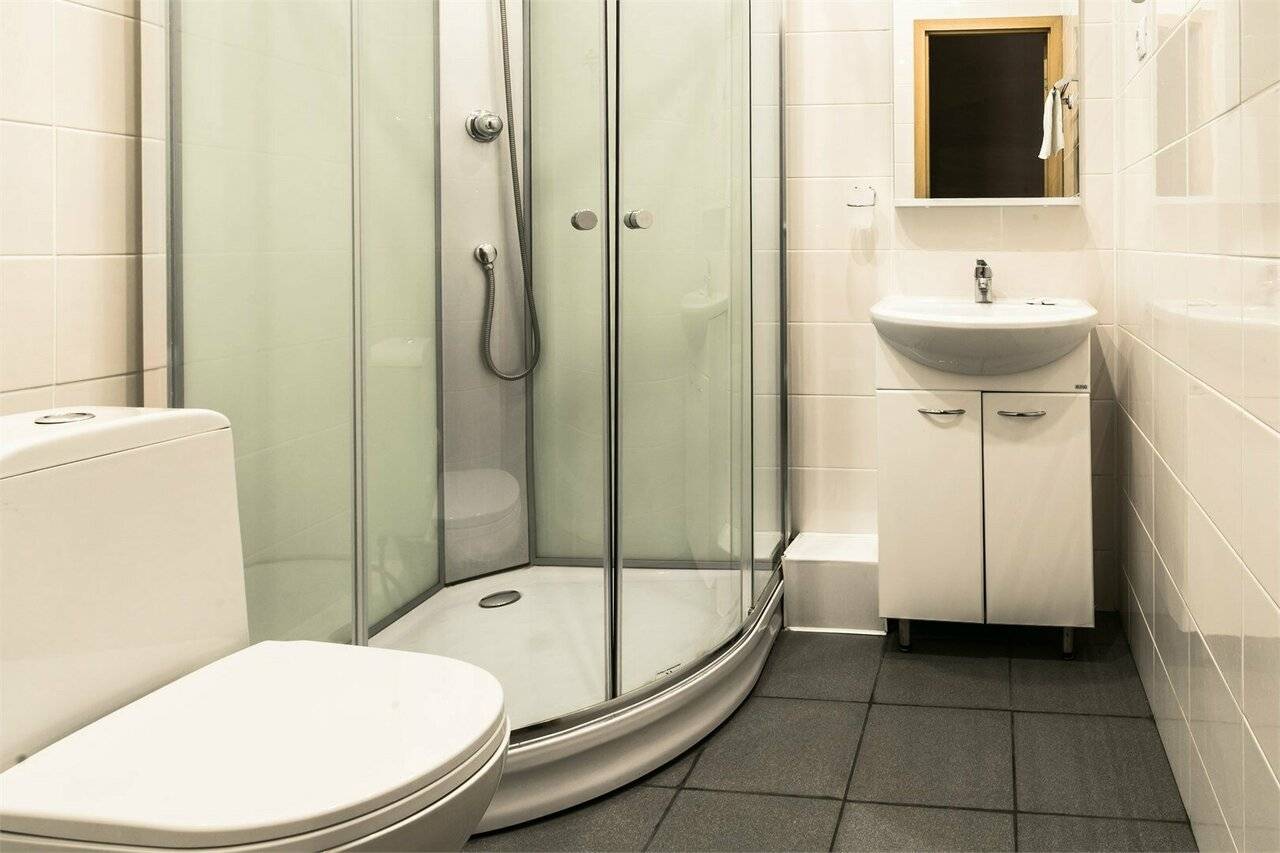 Фотографии номера Эконом с двуспальной кроватью с ванной комнатой на этаже в Гостинице Багет Нижний Новгород