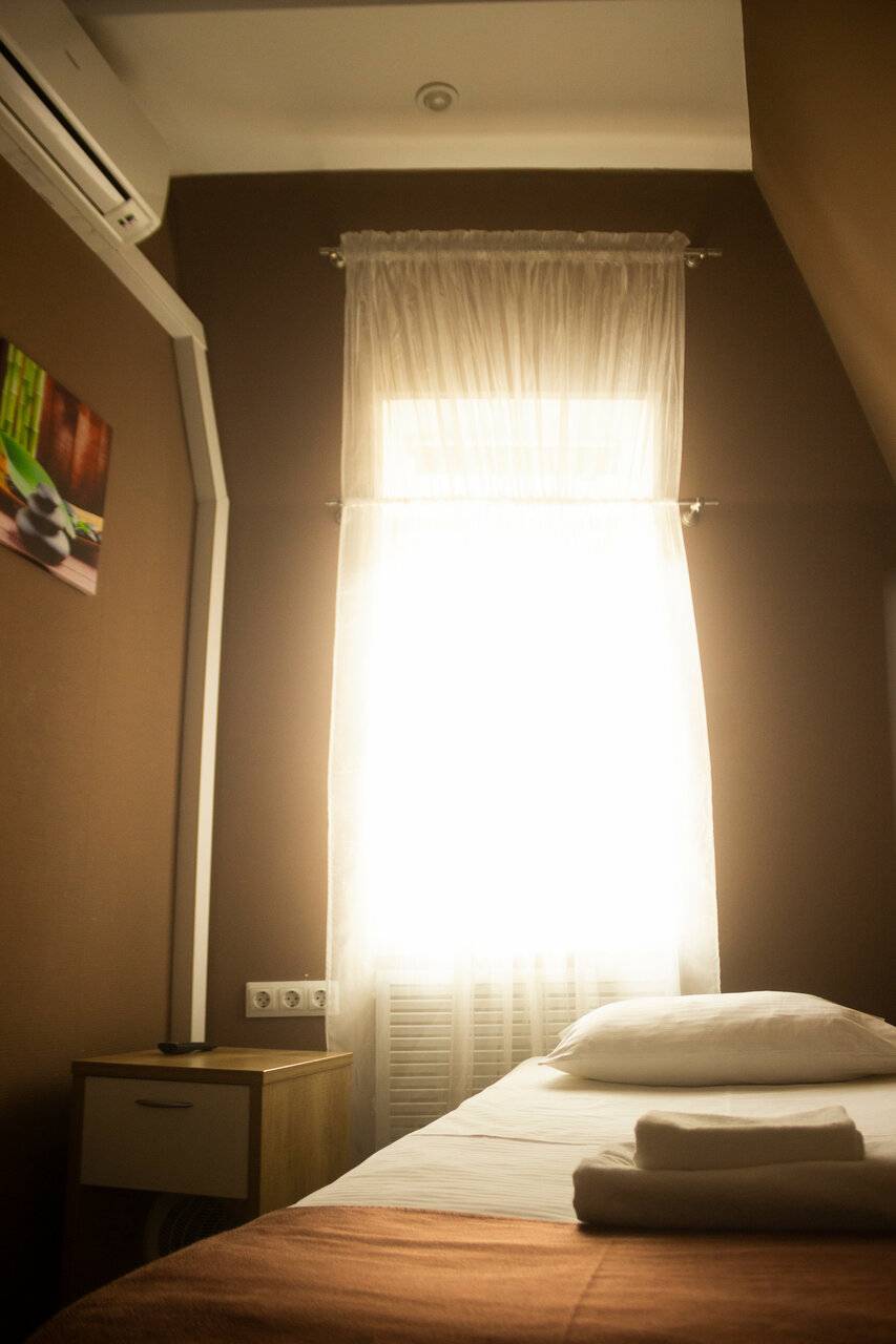 Фотографии номера Эконом с двуспальной кроватью с ванной комнатой на этаже в Гостинице Багет Нижний Новгород