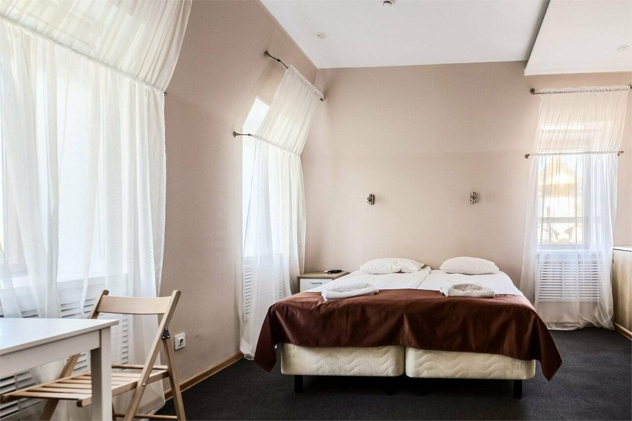 Фотографии номера Эконом с двуспальной кроватью с ванной комнатой на этаже в Гостинице Багет Нижний Новгород