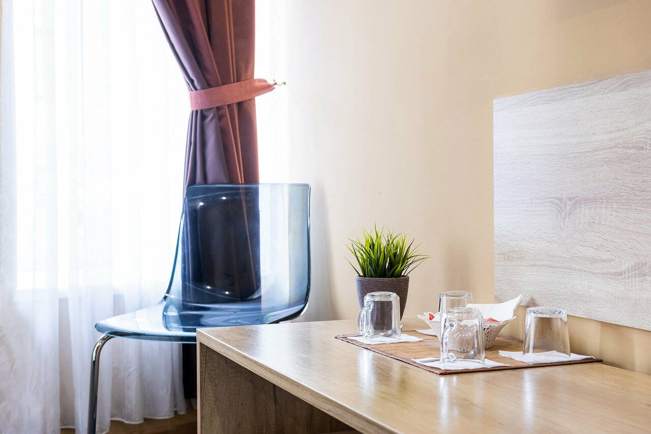 Фотографии номера Эконом с двуспальной кроватью с ванной комнатой на этаже в Гостинице Багет Нижний Новгород