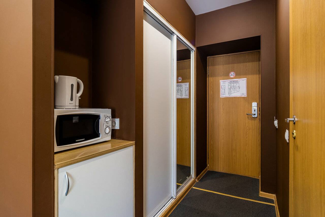 Фотографии номера Эконом с двуспальной кроватью с ванной комнатой на этаже в Гостинице Багет Нижний Новгород