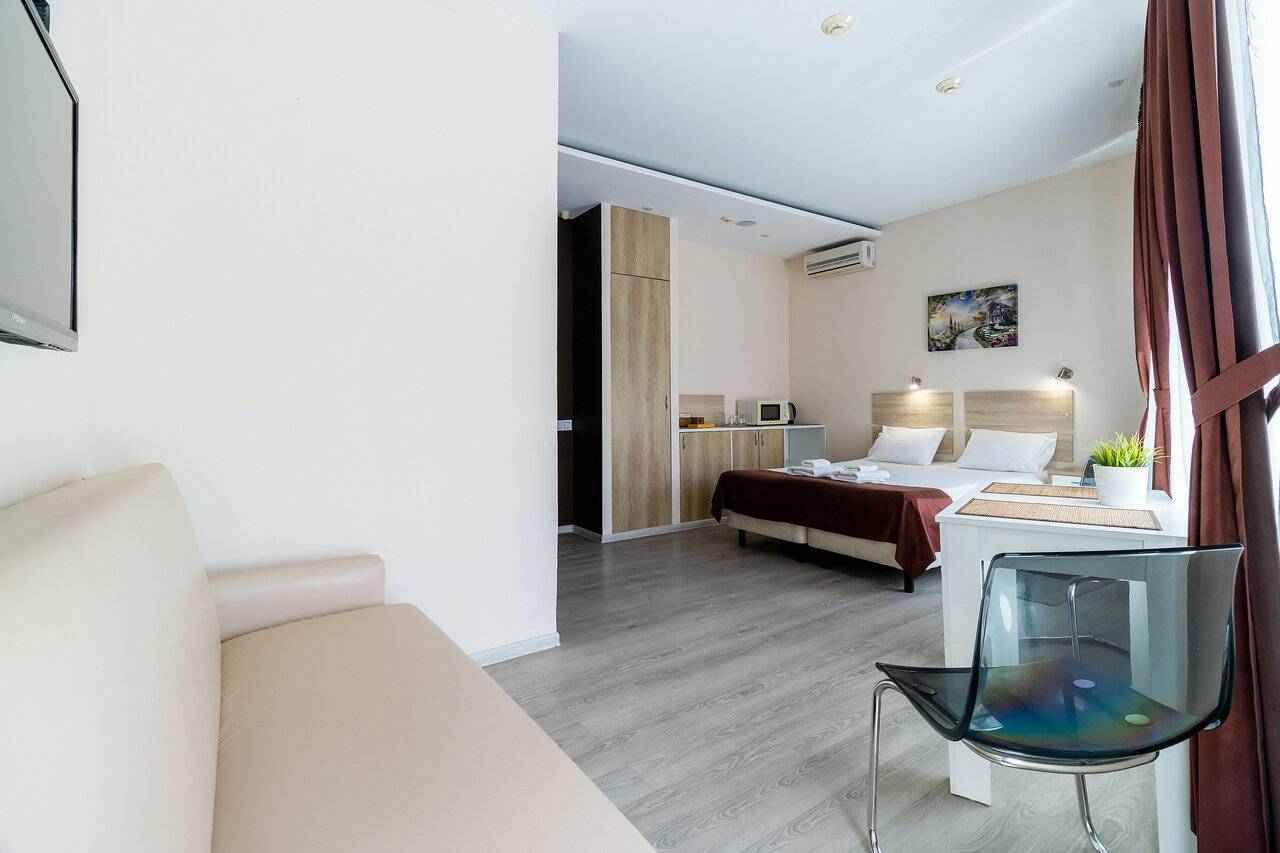 Фотографии номера Эконом с двуспальной кроватью с ванной комнатой на этаже в Гостинице Багет Нижний Новгород