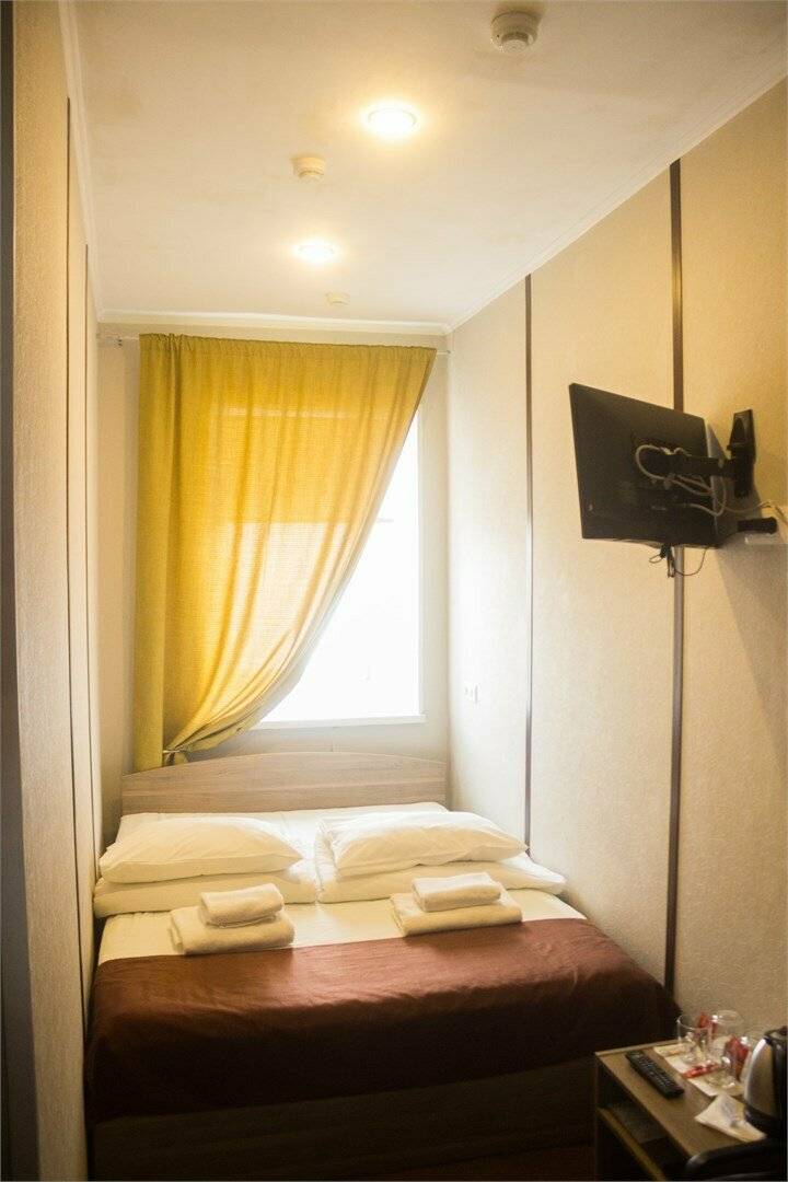 Фотографии номера Эконом с двуспальной кроватью с ванной комнатой на этаже(цокольный этаж) в Гостинице Багет Нижний Новгород