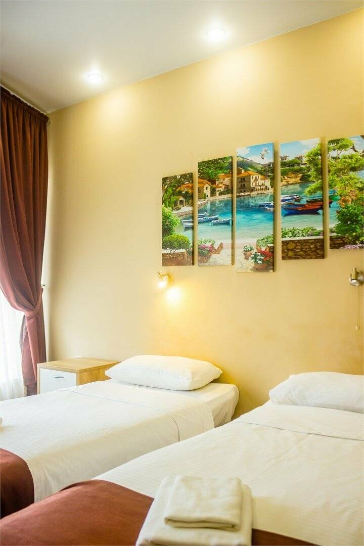 Фотографии номера Эконом с двуспальной кроватью с ванной комнатой на этаже в Гостинице Багет Нижний Новгород